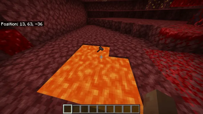 Netherite Hammer in Lava: Screenshot