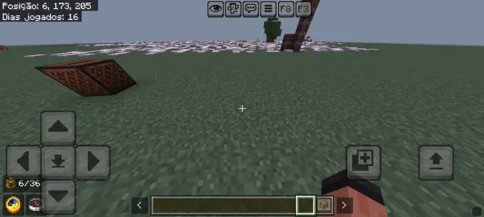 Connected hotbar and small crosshair HUD